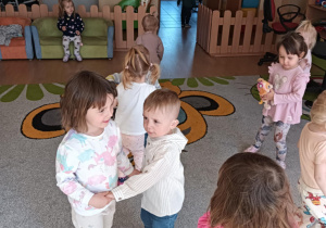Tańce w parach.