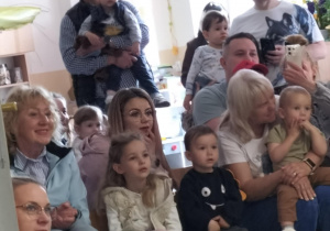 Pokaz baniek mydlanych - widownia.