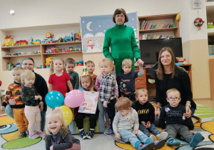 Zdjęcie grupowe z jubilatką.