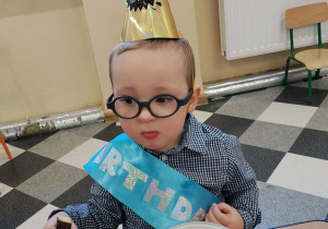 Jubilat wśród balonów.