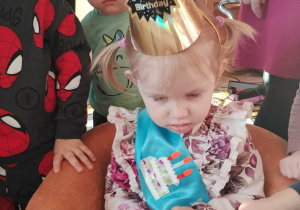 Jubilatka w koronie i szarfie.