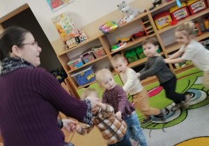 Zabawy taneczno- urodzinowe.