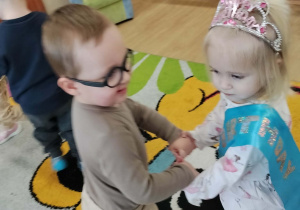 Zabawy taneczno- urodzinowe.