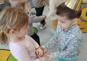 Zabawy taneczno- urodzinowe.