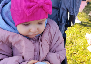 Dziecko z jajeczkami niespodzianka.