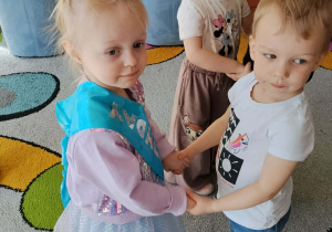 Jubilatka podczas tańców urodzinowych.